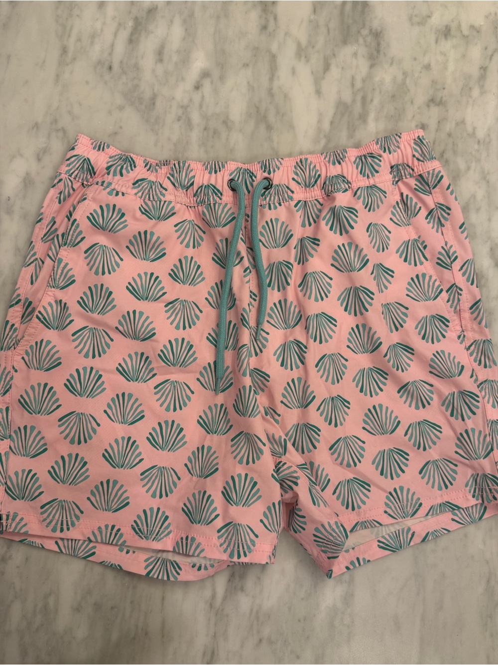 J.Crew 6” Flex Swim Trunks in Scallop Shell Print Size Small